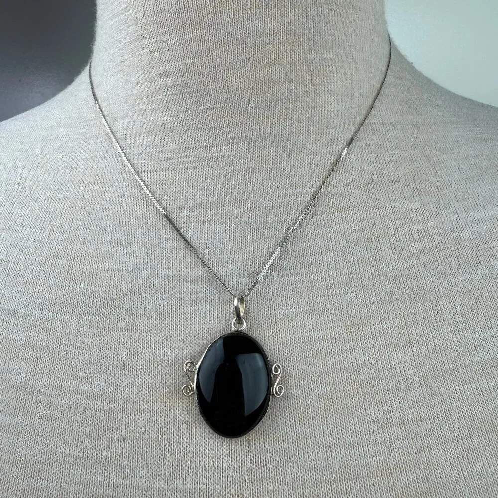 Sterling Silver Onyx Pendant Necklace Sterling Chain Italy 925 18.5